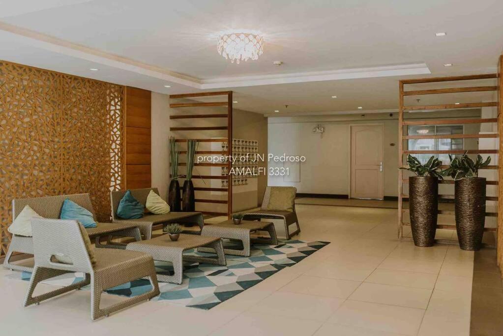 Work-Friendly Mountain-View Condo Near Sm Seaside Cebu Exteriör bild