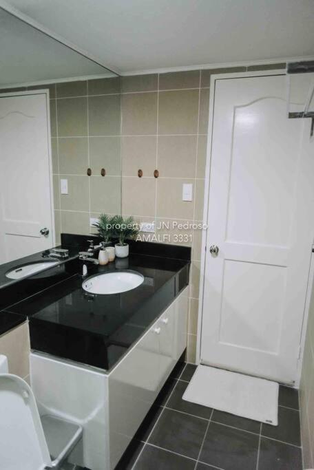 Work-Friendly Mountain-View Condo Near Sm Seaside Cebu Exteriör bild